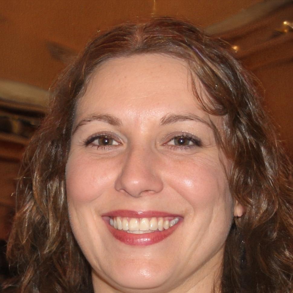 Elena Marinescu, trainer în comunicare publică